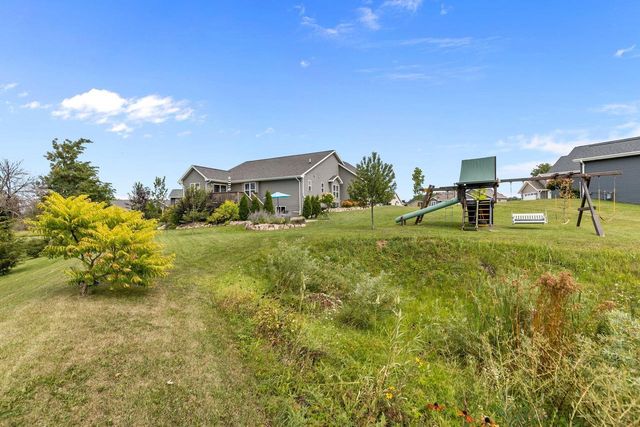 105 ZACHAREY COURT, New London, WI 54961