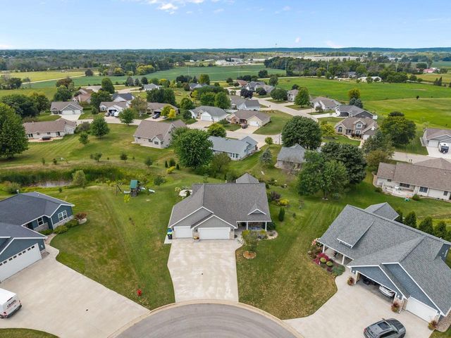 105 ZACHAREY COURT, New London, WI 54961