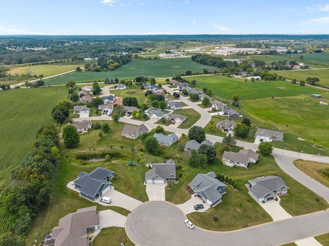105 ZACHAREY COURT, New London, WI 54961