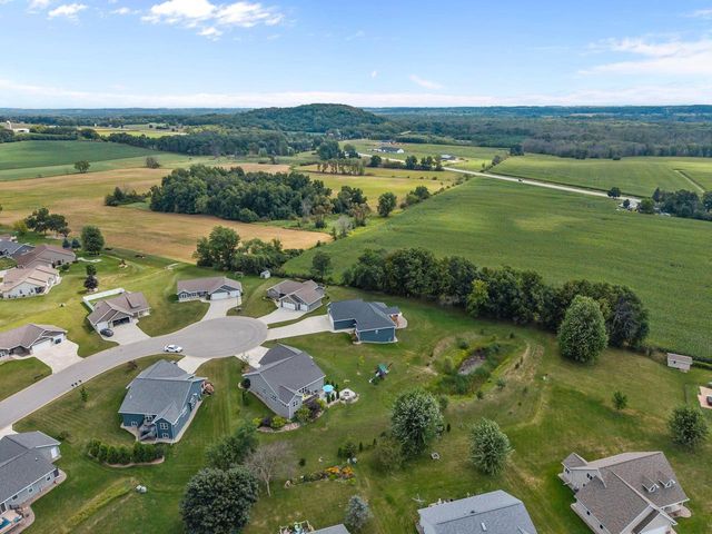 105 ZACHAREY COURT, New London, WI 54961