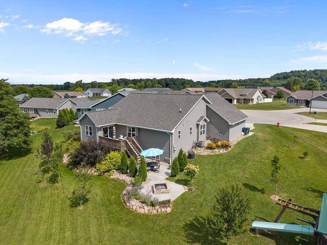 105 ZACHAREY COURT, New London, WI 54961