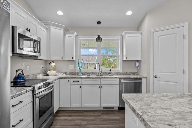 105 ZACHAREY COURT, New London, WI 54961