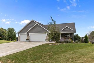 105 ZACHAREY COURT, New London, WI 54961