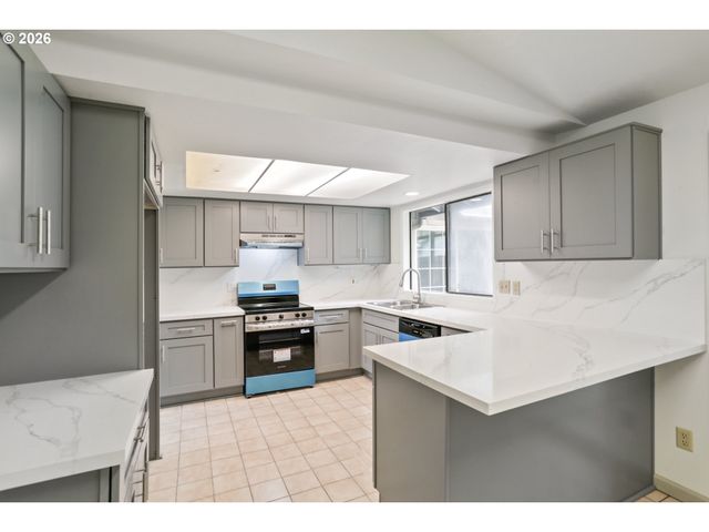 1424 Se 28TH Ave, Hillsboro, OR 97123
