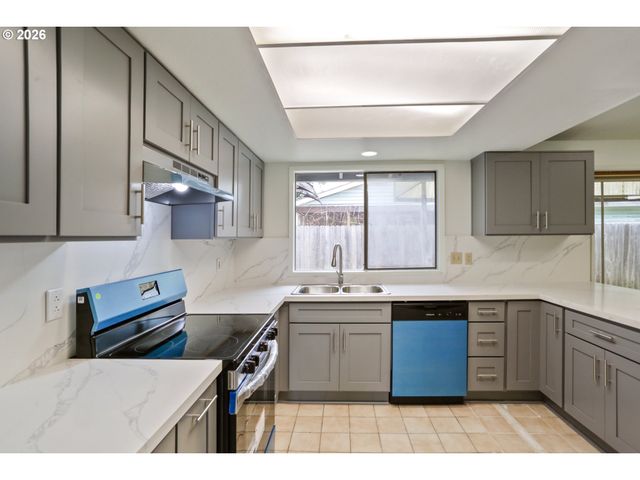 1424 Se 28TH Ave, Hillsboro, OR 97123