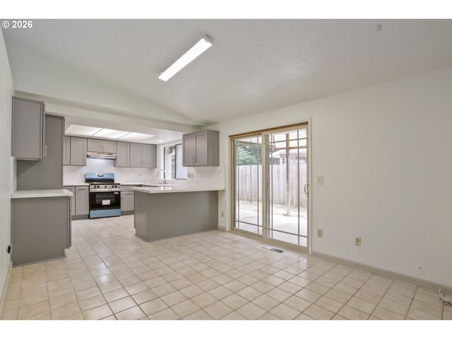 1424 Se 28TH Ave, Hillsboro, OR 97123