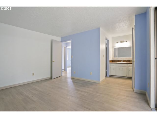 1424 Se 28TH Ave, Hillsboro, OR 97123