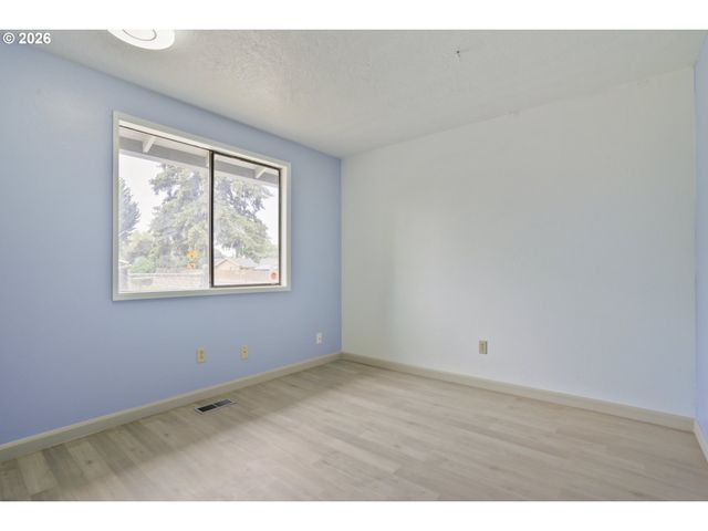 1424 Se 28TH Ave, Hillsboro, OR 97123