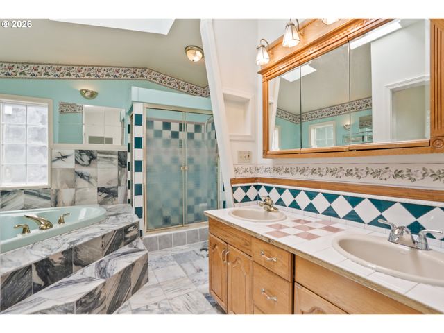 1424 Se 28TH Ave, Hillsboro, OR 97123