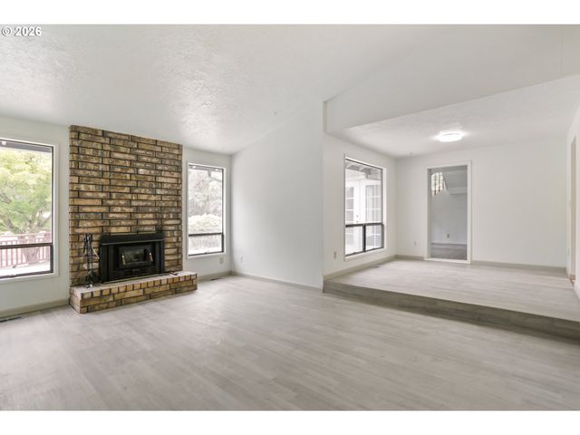 1424 Se 28TH Ave, Hillsboro, OR 97123
