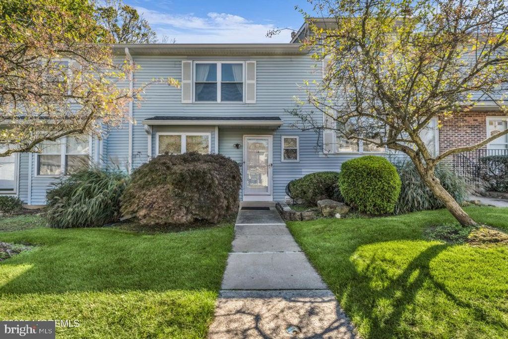 14 DEERFIELD LN, Monroe Township, NJ 08831