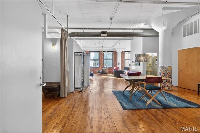 1010 Saint Charles Street 904, St Louis, MO 63101