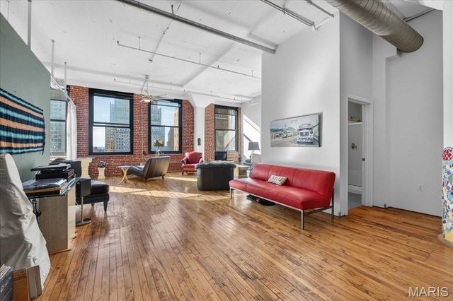 1010 Saint Charles Street 904, St Louis, MO 63101