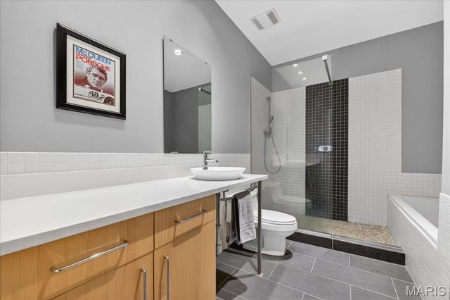 1010 Saint Charles Street 904, St Louis, MO 63101