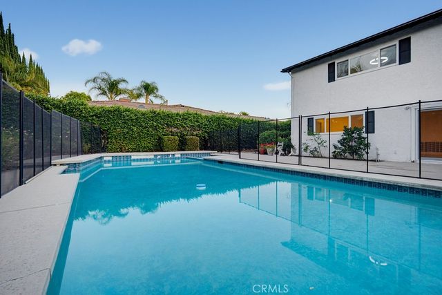 19859 Vintage, Chatsworth, CA 91311