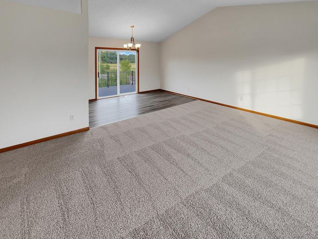 7866 31st Street N, Oakdale, MN 55128