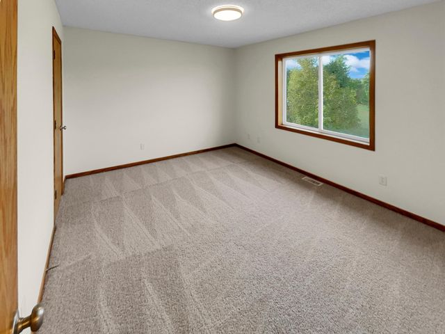 7866 31st Street N, Oakdale, MN 55128