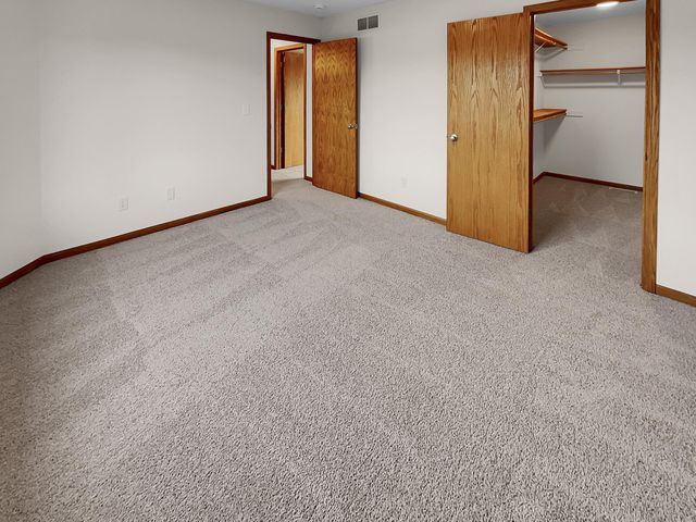 7866 31st Street N, Oakdale, MN 55128