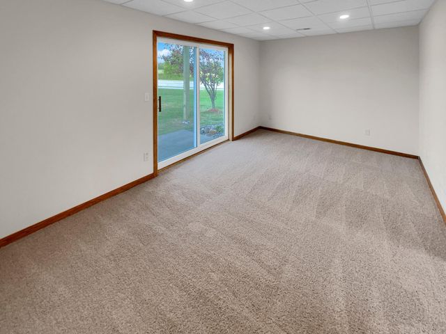 7866 31st Street N, Oakdale, MN 55128