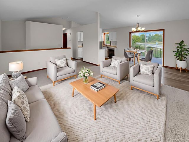 7866 31st Street N, Oakdale, MN 55128