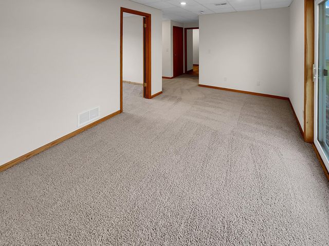 7866 31st Street N, Oakdale, MN 55128