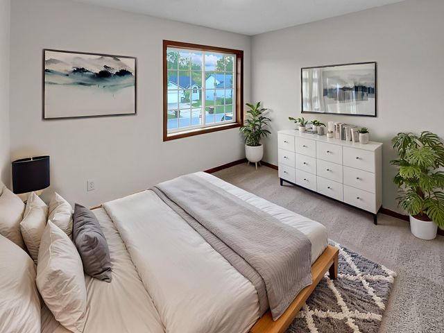 7866 31st Street N, Oakdale, MN 55128