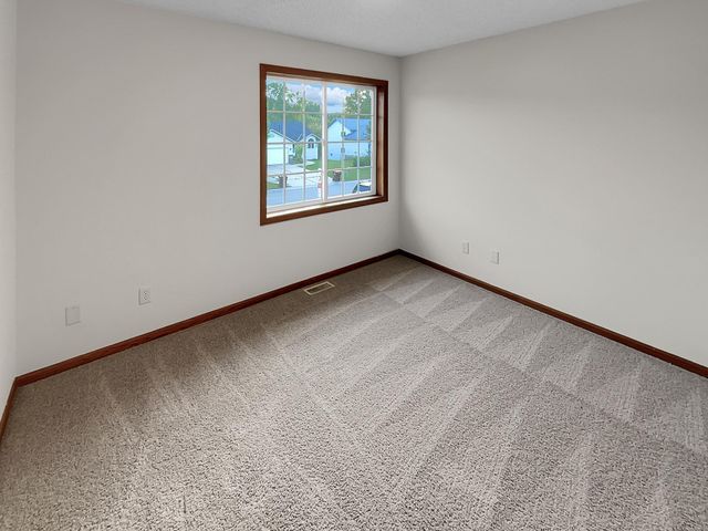 7866 31st Street N, Oakdale, MN 55128