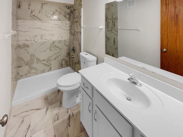 7866 31st Street N, Oakdale, MN 55128