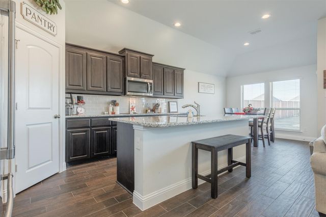 217 Bayonet Drive, Fort Worth, TX 76108