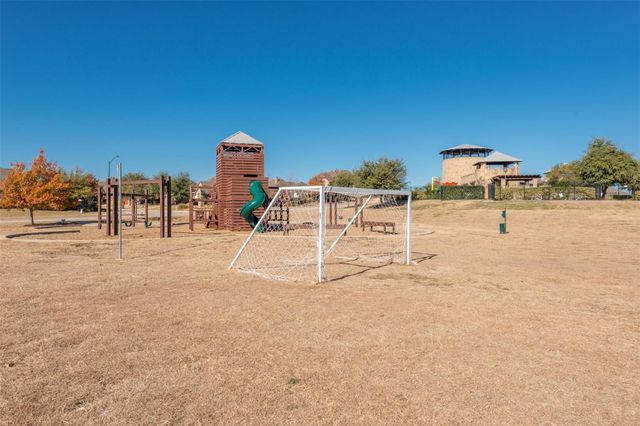 217 Bayonet Drive, Fort Worth, TX 76108