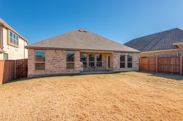217 Bayonet Drive, Fort Worth, TX 76108