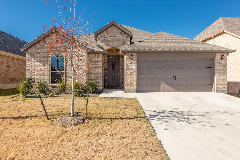 217 Bayonet Drive, Fort Worth, TX 76108