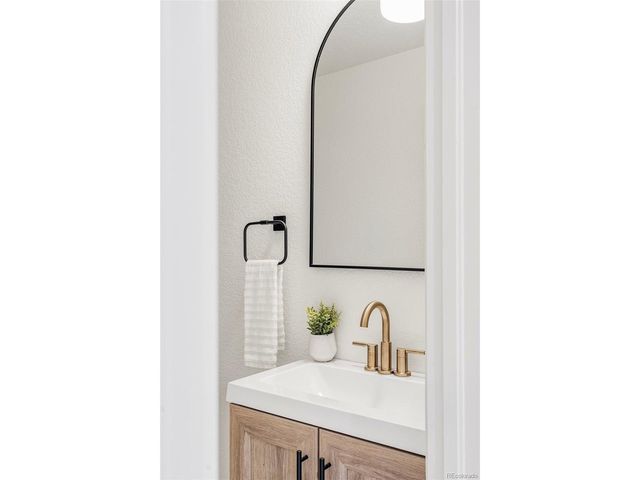 848 S Krameria St, Denver, CO 80224