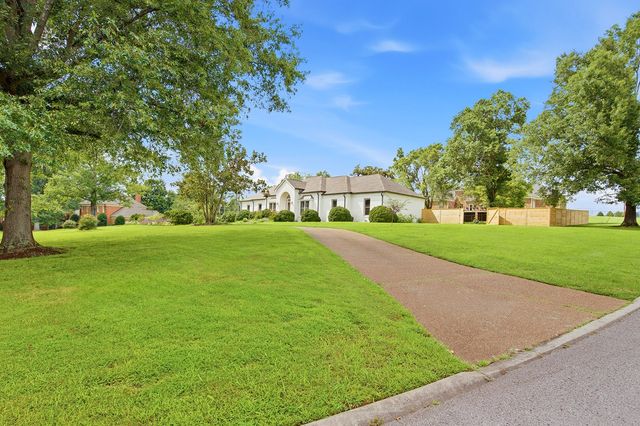 6436 Worchester Dr, Nashville, TN 37221