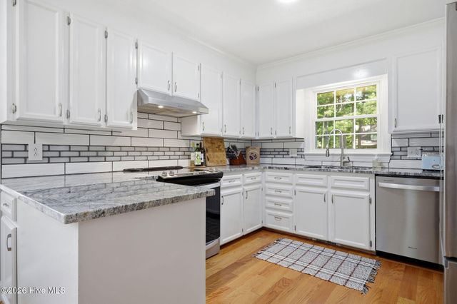 405 Cedarhurst Road, Greenville, NC 27834