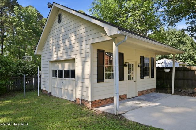 405 Cedarhurst Road, Greenville, NC 27834