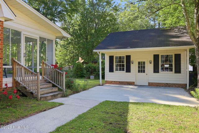 405 Cedarhurst Road, Greenville, NC 27834
