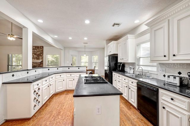 1019 Winchester Bend, Huffman, TX 77336