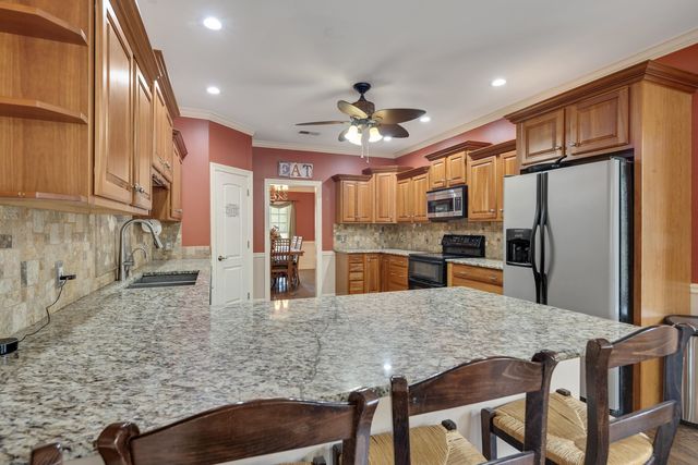 9275 SALEM WOODS DR, Lakeland, TN 38002