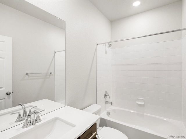 1617 Yampa River Dr, Windsor, CO 80550