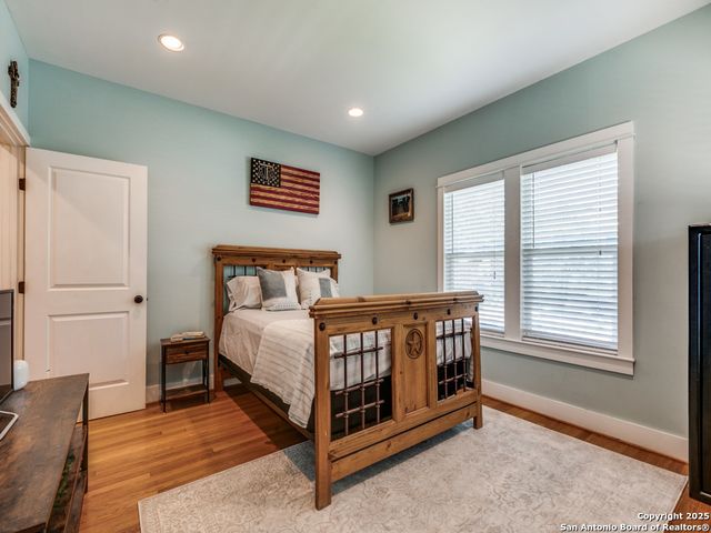 425 W Gramercy Pl, San Antonio, TX 78212