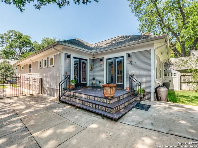425 W Gramercy Pl, San Antonio, TX 78212