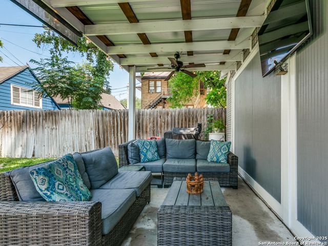 425 W Gramercy Pl, San Antonio, TX 78212