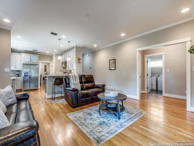 425 W Gramercy Pl, San Antonio, TX 78212