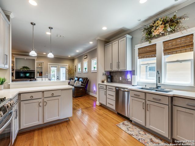 425 W Gramercy Pl, San Antonio, TX 78212