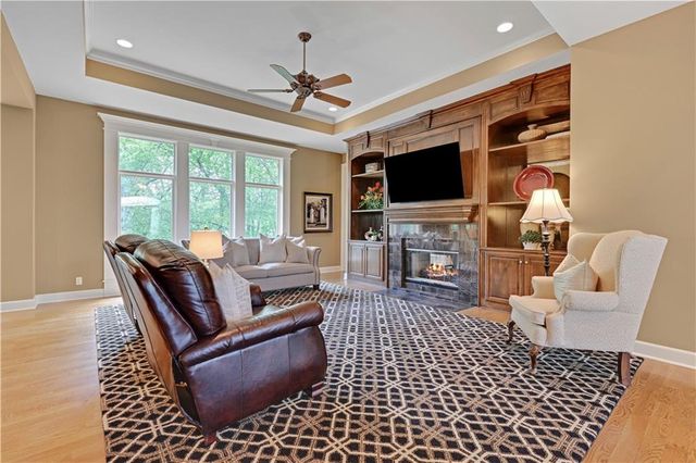 16719 S Country Club Drive, Loch Lloyd, MO 64012