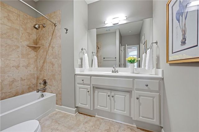 16719 S Country Club Drive, Loch Lloyd, MO 64012