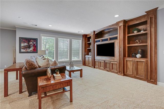 16719 S Country Club Drive, Loch Lloyd, MO 64012