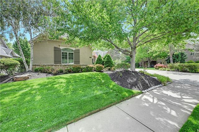 16719 S Country Club Drive, Loch Lloyd, MO 64012