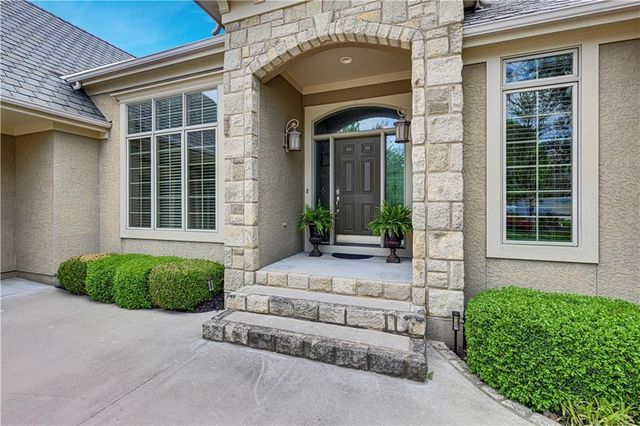 16719 S Country Club Drive, Loch Lloyd, MO 64012